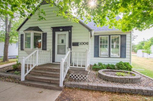 1006 Bryant St, Alex, MN 56308-2218