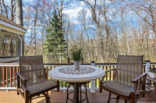 17 Carrington Dr, Greenwich CT  06831-3119 exterior