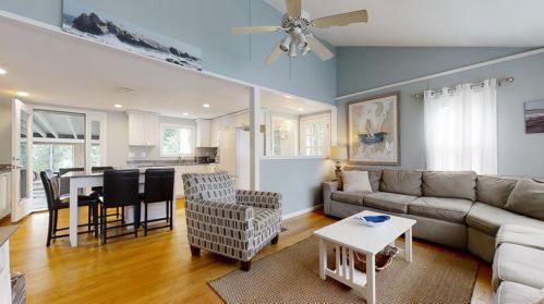 87 Treasure Rd, South Kingstown, RI 02882-2111