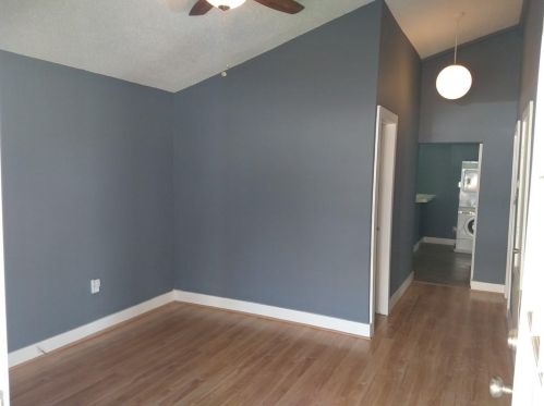 2401 9th St, Austin, TX 78702-3533