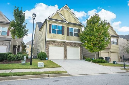 3922 Lake Manor Way, Atlanta, GA 30349-8219