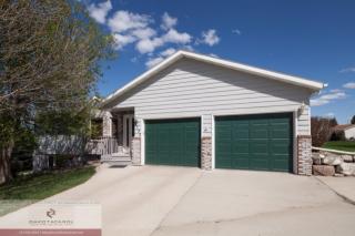 1733 Lilac Ln, Bismarck, ND 58501-2574