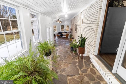 48 Calvin Unger Ln, Berkeley Springs WV 25411-5181 exterior