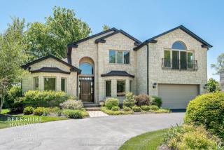 937 Burton Ter, Glenview, IL 60025-2353