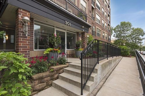 301 Oak Grove St, Minneapolis MN  55403-4011 exterior