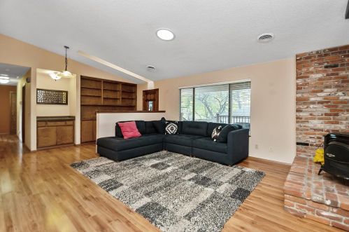 1220 Live Oak Ln, Auburn, CA 95603-3309