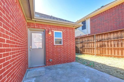 1320 Riley Dr, Carrollton TX 75007-1140 exterior