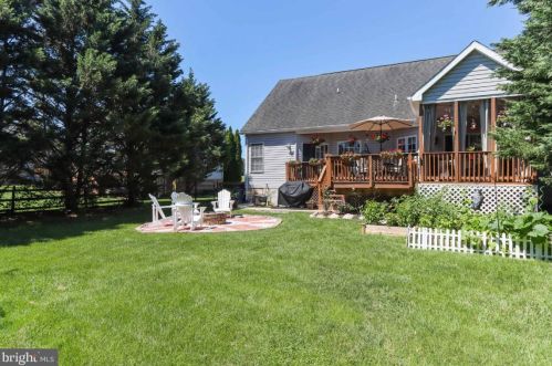 384 Turnberry Dr, Charles Town WV  25414-3930 exterior