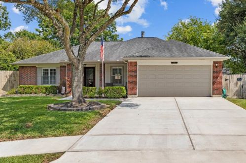 2611 Cloverfield Ct, Pearland, TX 77584-6697