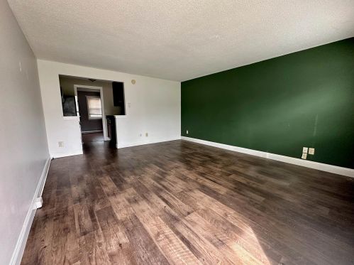 22 Cricketbrook, Dover, NH 03820-3862