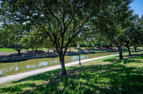 210 Wellington Rd, Irving TX 75063-7201 exterior