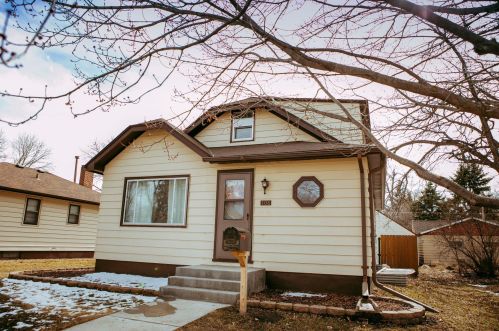108 9th St, Morris, MN 56267-1113
