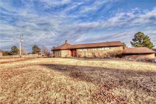 19707 Persimmon Ln, Tecumseh, OK 74873-7232