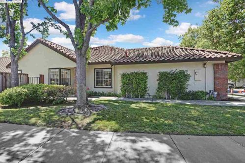 1699 Holly Cir, Pleasanton, CA 94566-4797