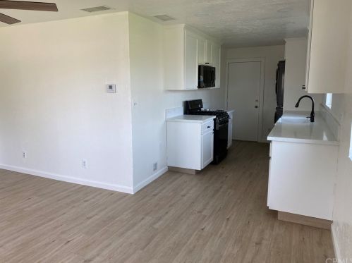 330 7th St, Sharon, CA 93610-2460