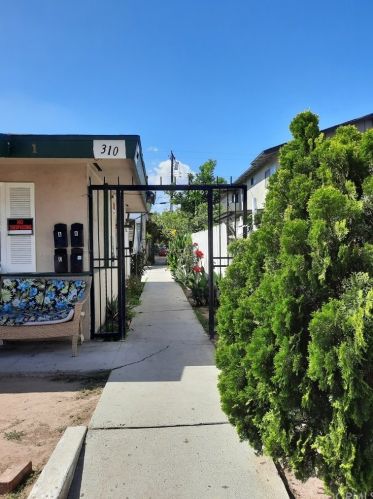310 Wakefield Ave, Anaheim CA  92802-4222 exterior