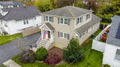 5 Lehigh Ave, Edison, NJ 08837-3220