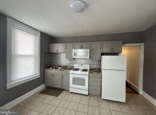 4735 Comly St, Philadelphia PA 19120-1124 exterior