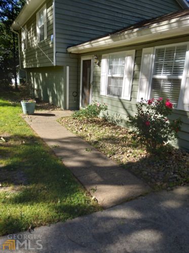 1058 Wayne Dr, Lithonia, GA 30078-2022