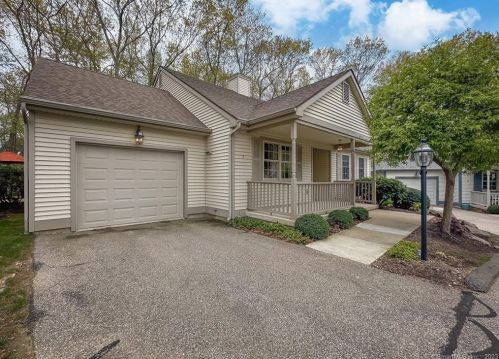 7 Hawthorne Ln, Niantic CT  06357-1241 exterior