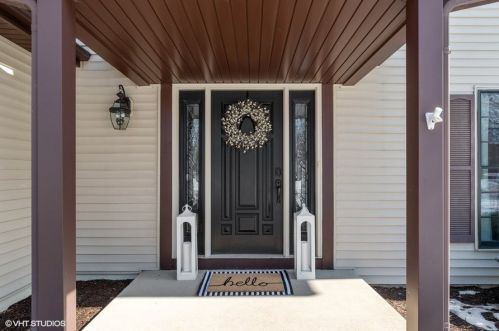 2044 Cherrywood Cir, Naperville, IL 60565-2221