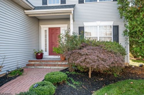 6 Heinrick Way, Bridgewater, NJ 08807-5661