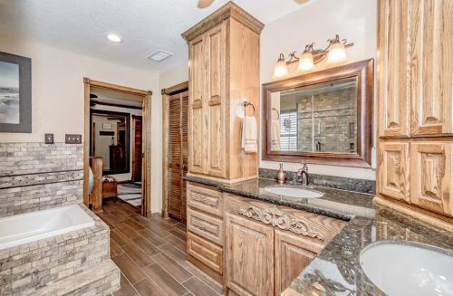 317 County Road 893a, Angleton TX 77515-9490 exterior