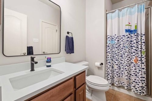 7904 Crandall Rd, Austin TX  78739-1910 exterior