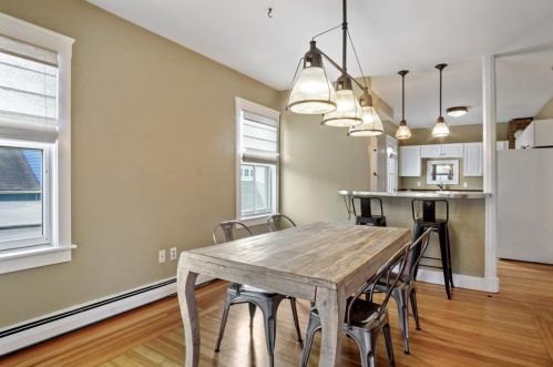 64 3rd St, Middletown, RI 02840-1939