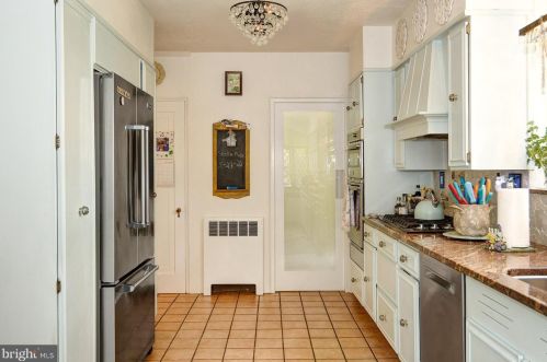 585 Warwick Rd, Haddonfield NJ 08033-3845 exterior