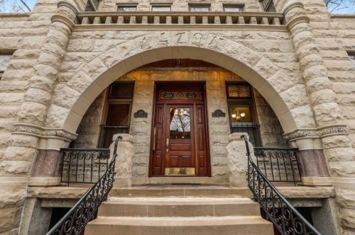 551 Belden Ave, Chicago, IL 60614-6438