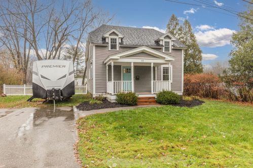 55 Ash St, Dover, NH 03820-3023