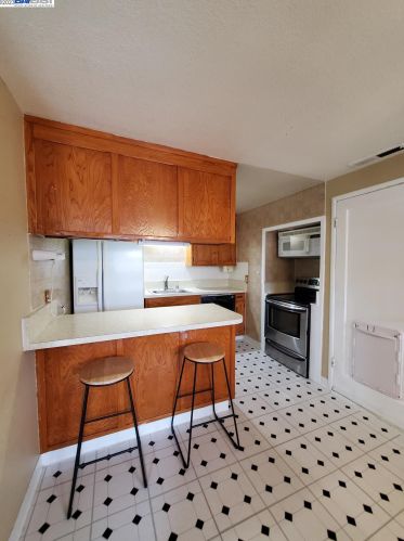 6374 Mayhews Landing Rd, Newark, CA 94560-2410