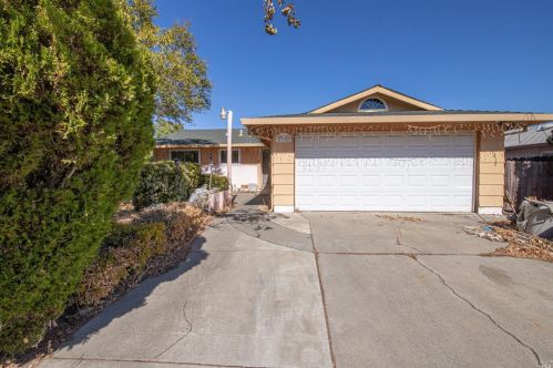 94 Novato Dr, Vacaville, CA 95688-2321