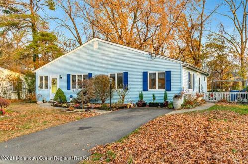 15 Mason Dr, Hazlet, NJ 07730-2027