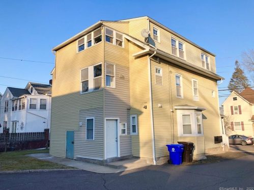 21 Oak St, Middletown CT  06457-3701 exterior