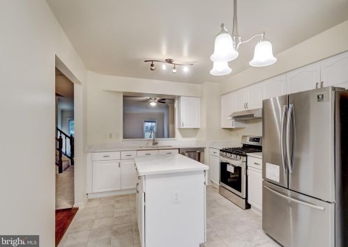 8731 Stone Hl Pl, Springfield VA  22153-1718 exterior