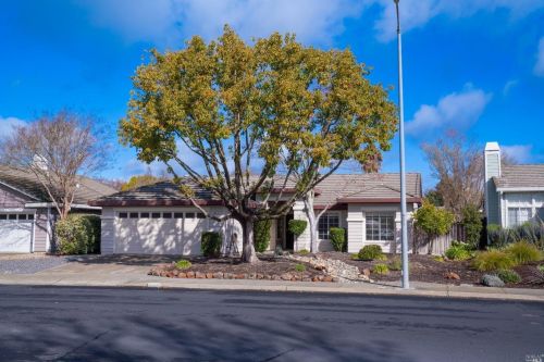 649 Leafhaven Ln, Windsor, CA 95492-8195