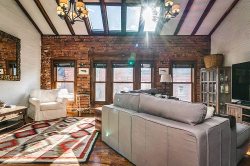 55 Market St, Portsmouth, NH 03801-3734