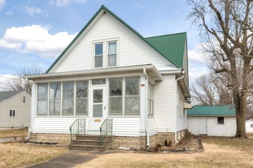 732 Macon St, Bement, IL 61813-1008