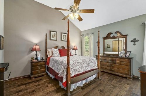 3918 Caney Crk Rd, Austin TX  78732-2216 exterior