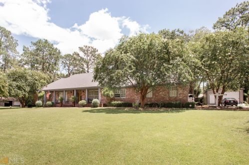 1606 Marshall Dr, Waycross, GA 31501-4162