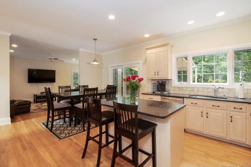 81 Murray St, Norwalk, CT 06851-3315