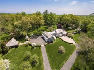 38 Wee Burn Ln, Tokeneke, CT 06820-3200