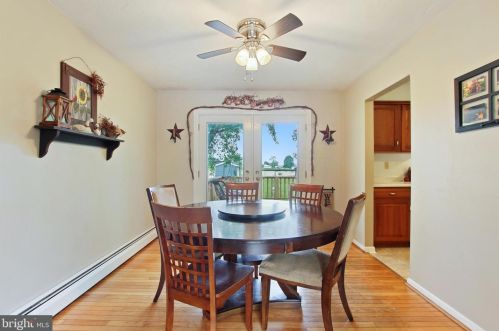 1464 Whispering Spg Dr, York PA 17408-8209 exterior