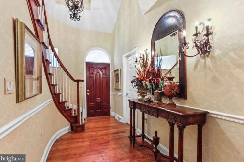 2071 Rosewood Ln, York PA  17403-5900 exterior