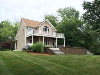 189 Spur Rd, Dover, NH 03820-4686