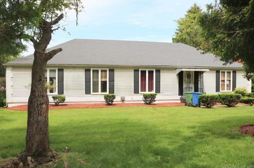929 East St, Middletown, CT 06457-1736