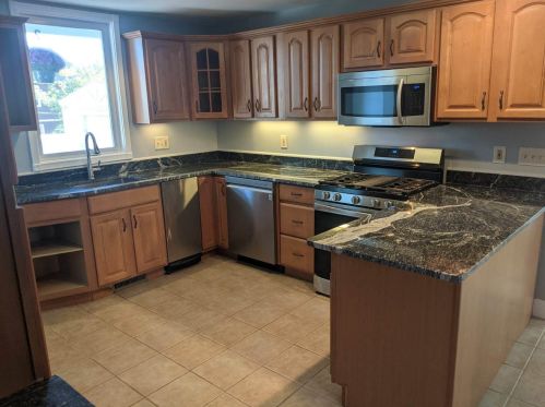 61 Arlington St, Nashua, NH 03060-4031