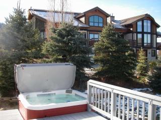 1887 Hunters Dr, Steamboat Springs CO  80487-2389 exterior